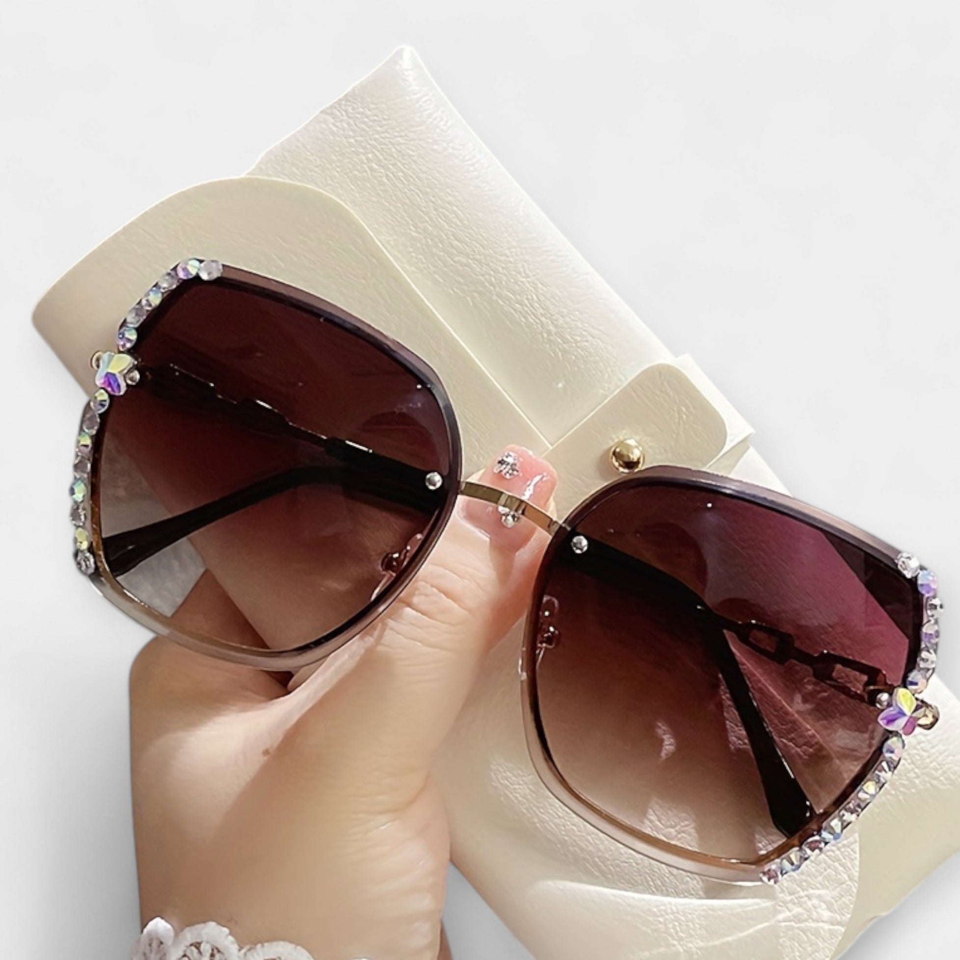 Amoré Luxe – Crystal Fade Oversized Sunglasses
