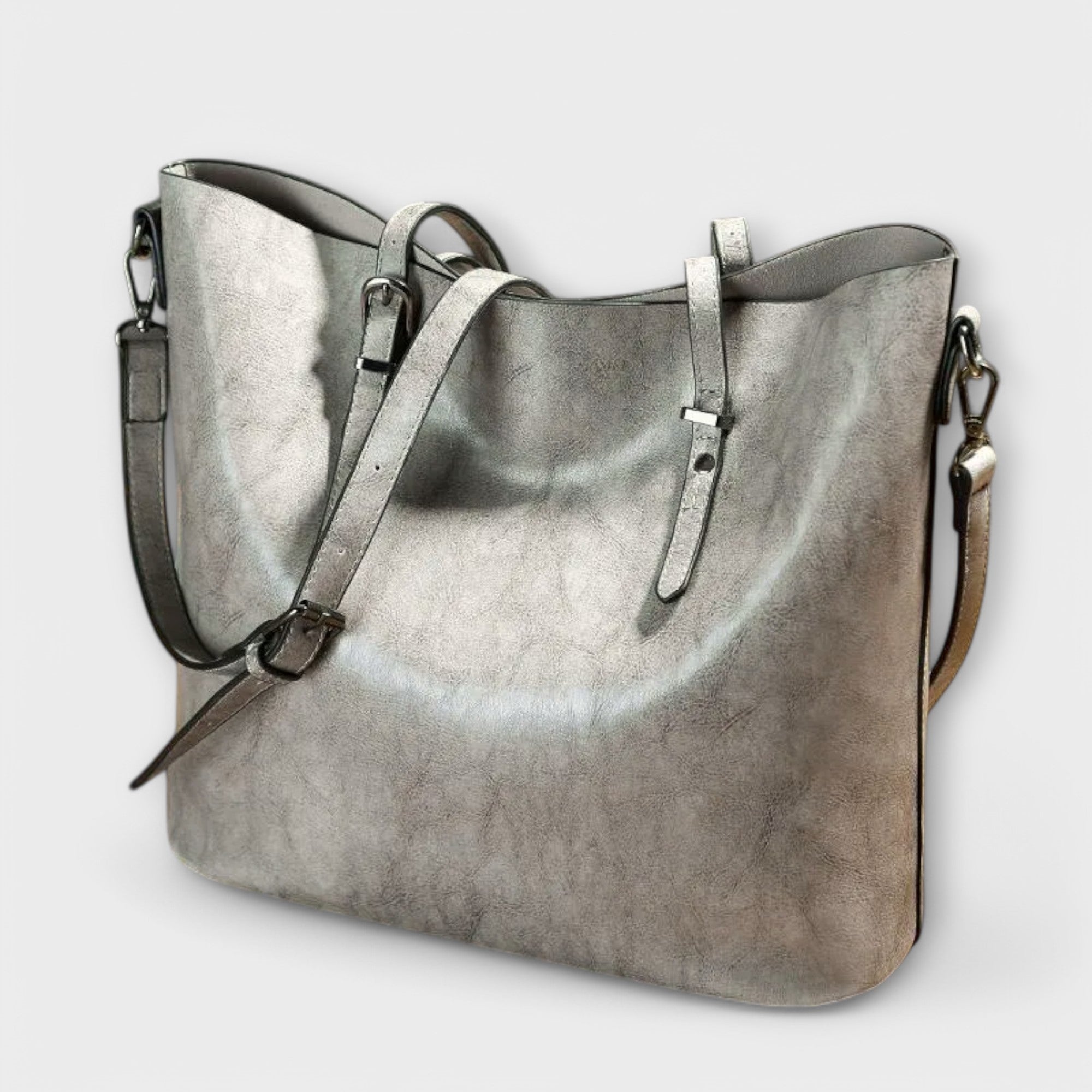 Laura | Elegant and spacious shoulder bag