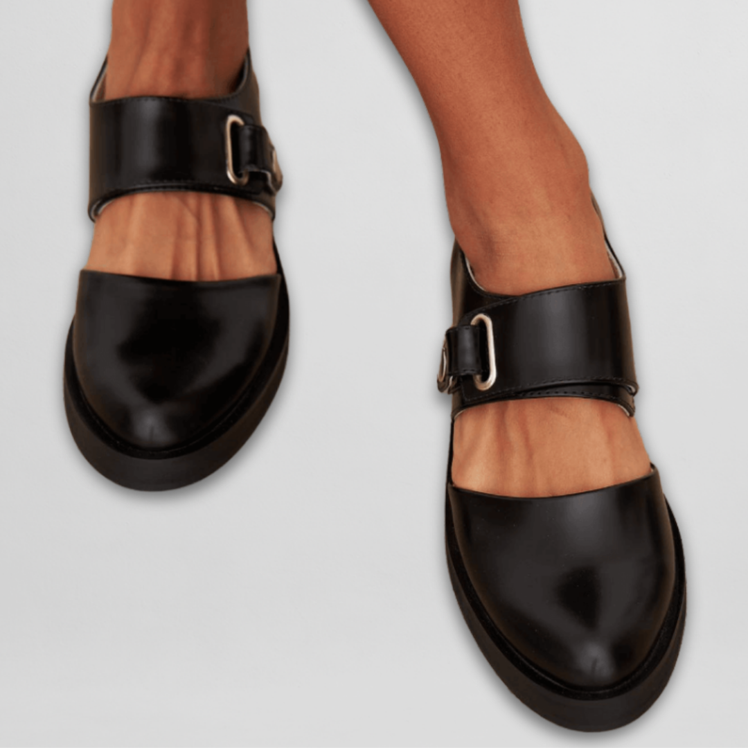 Sara - Classic Mary Janes with an adjustable strap