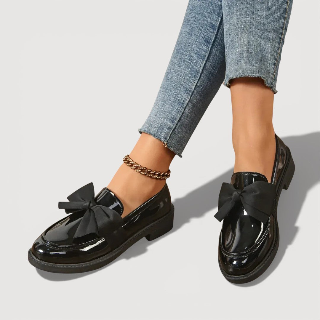 Maeryl – Loafers with a bow