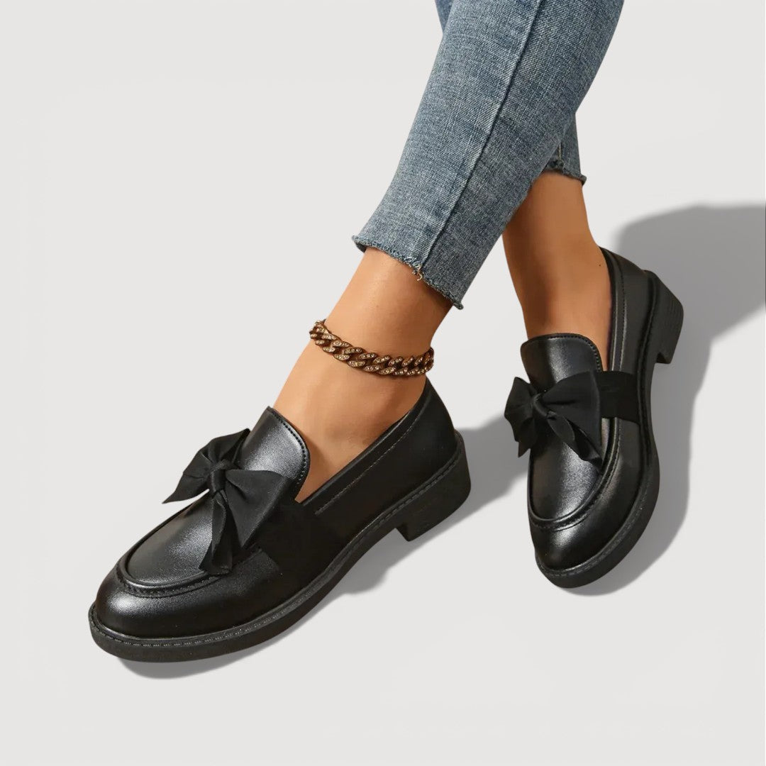 Maeryl – Loafers with a bow