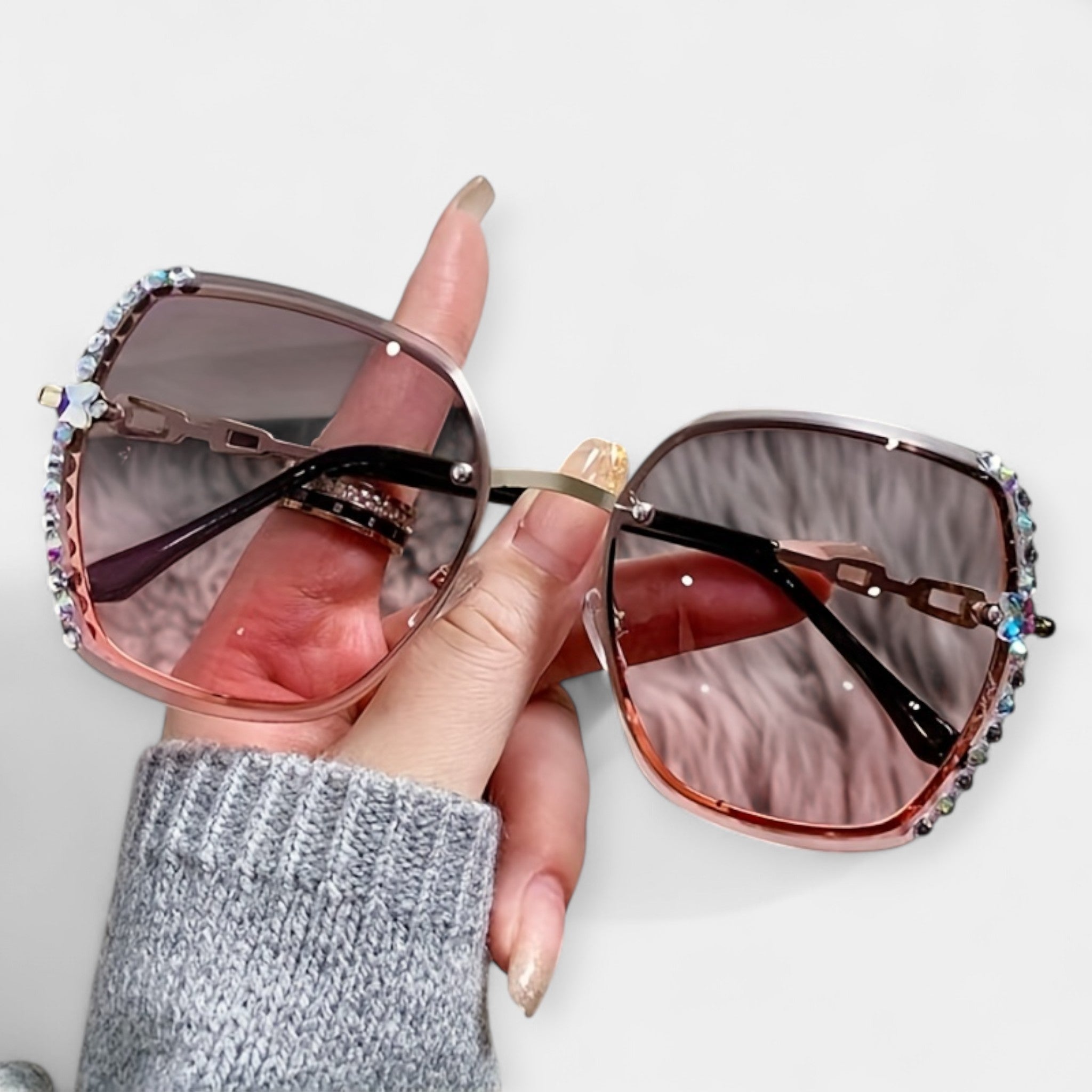 Amoré Luxe – Crystal Fade Oversized Sunglasses