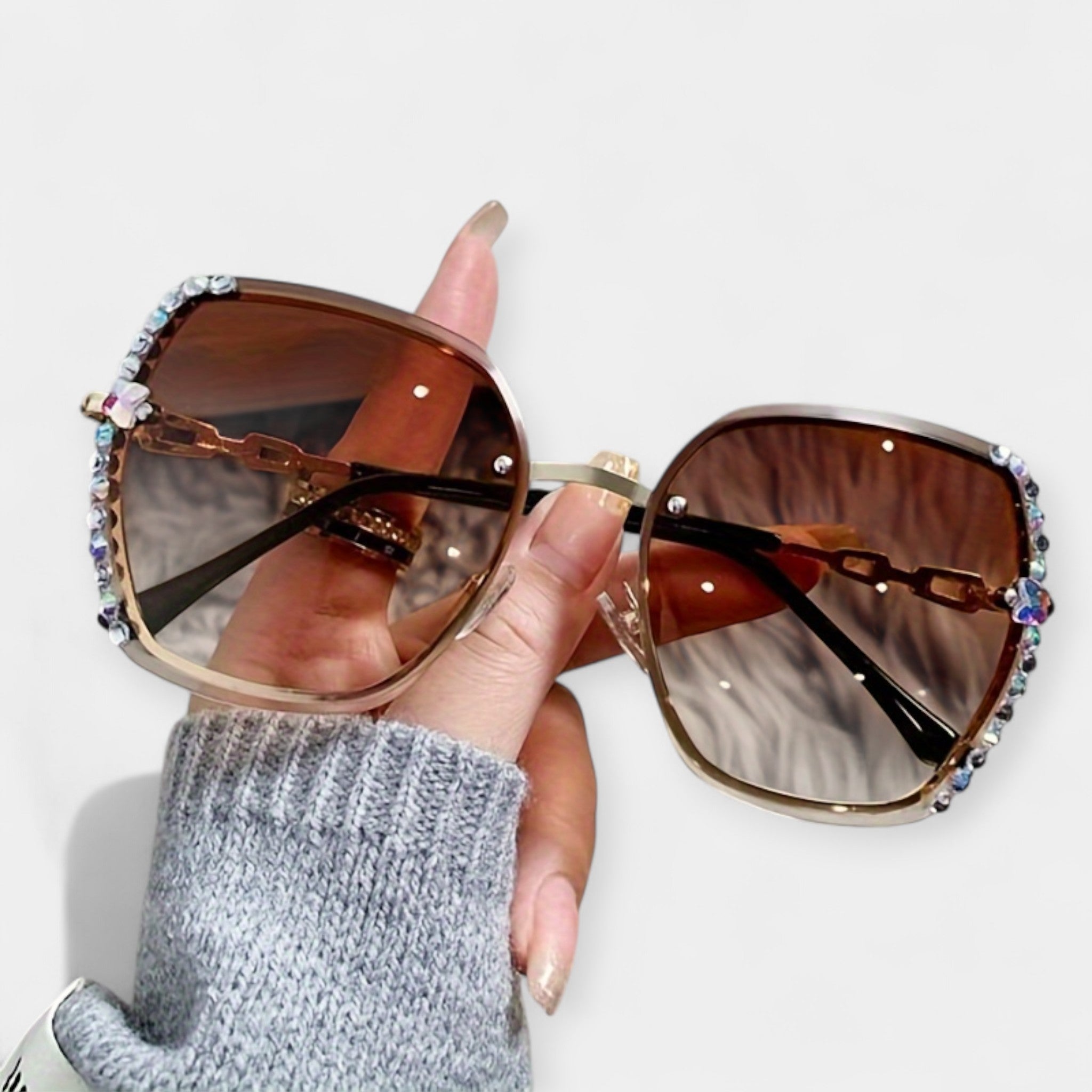 Amoré Luxe – Crystal Fade Oversized Sunglasses