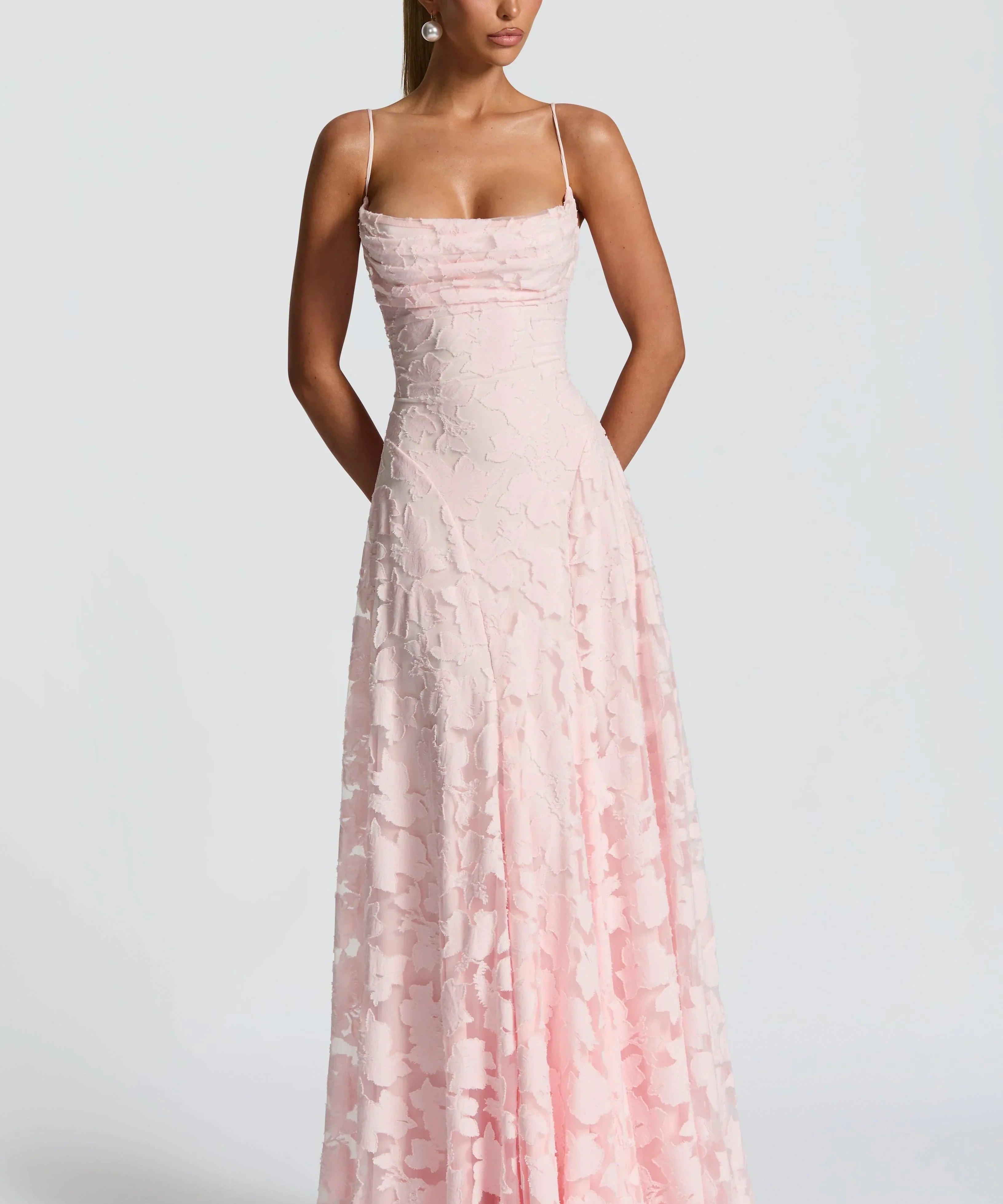 Nysera – Lace Sculpt Gown