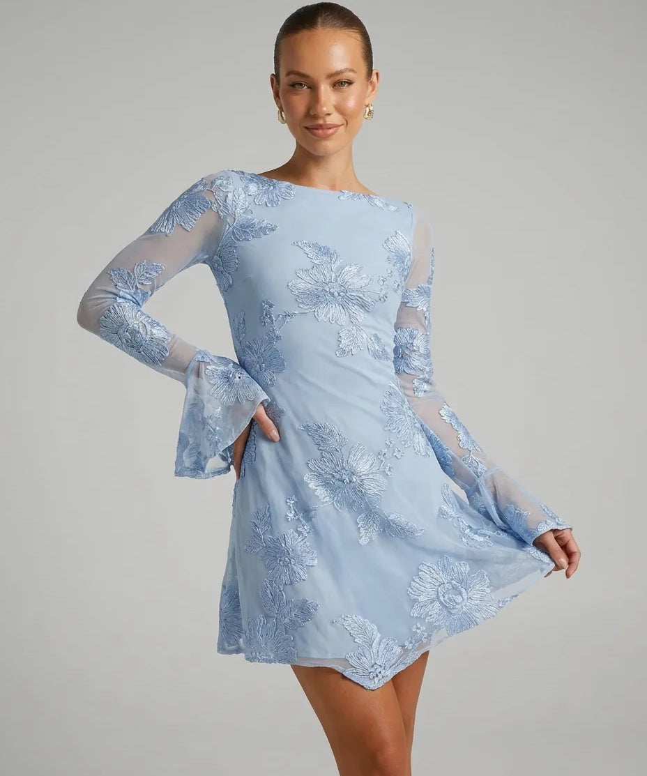 Élara - Embroidered Grace Dress